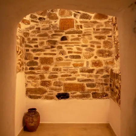 The Old Pottery Art Retreat Villa