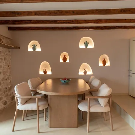 The Old Pottery Art Retreat Villa *