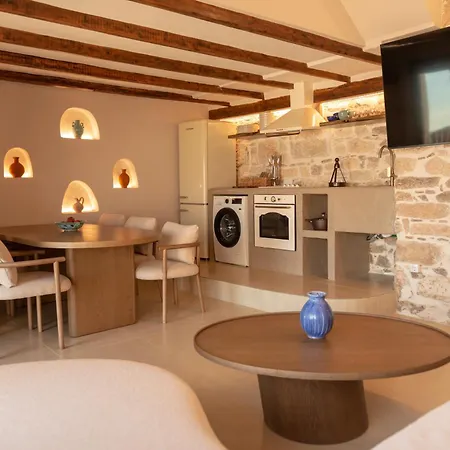 The Old Pottery Art Retreat Villa